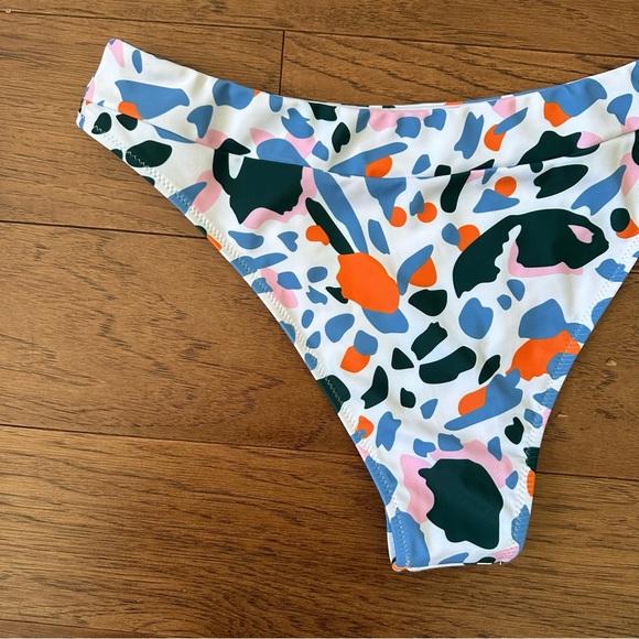 NWOT vibrant print underwire bikini top + high waisted cheeky bottoms set - Picture 6 of 13